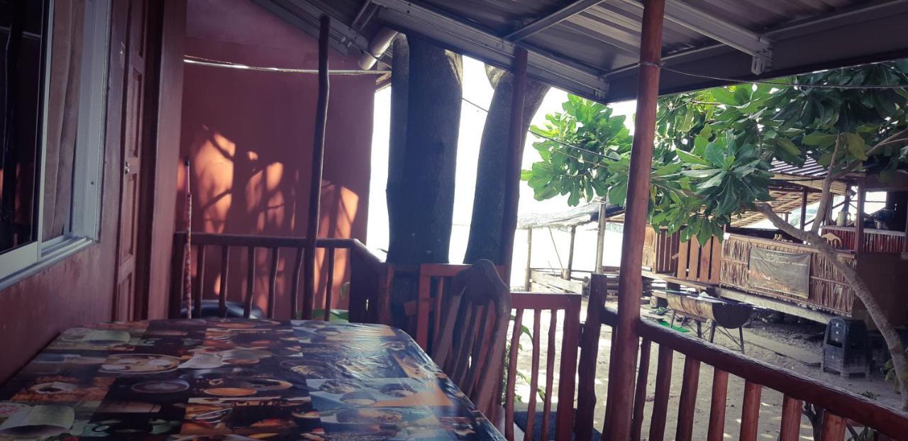 Tajau Laut Guesthouse Kudat Ngoại thất bức ảnh