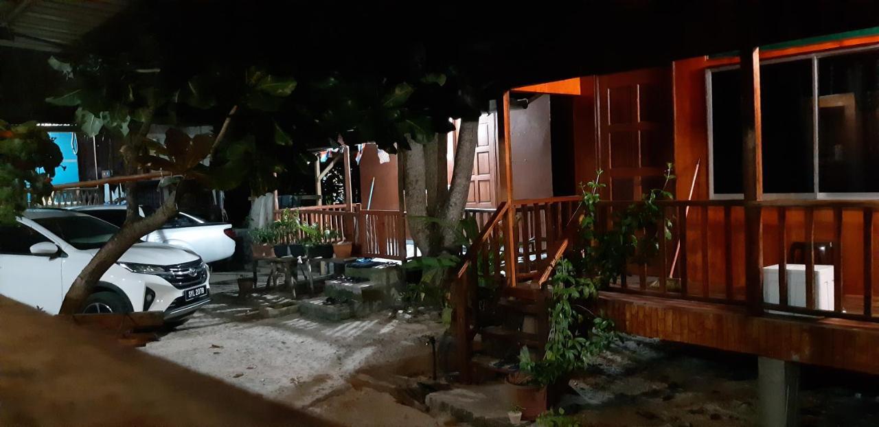 Tajau Laut Guesthouse Kudat Ngoại thất bức ảnh