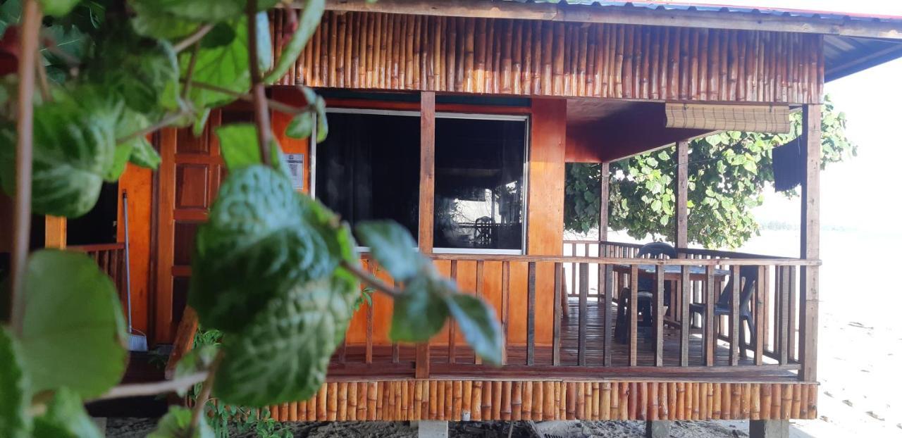 Tajau Laut Guesthouse Kudat Ngoại thất bức ảnh
