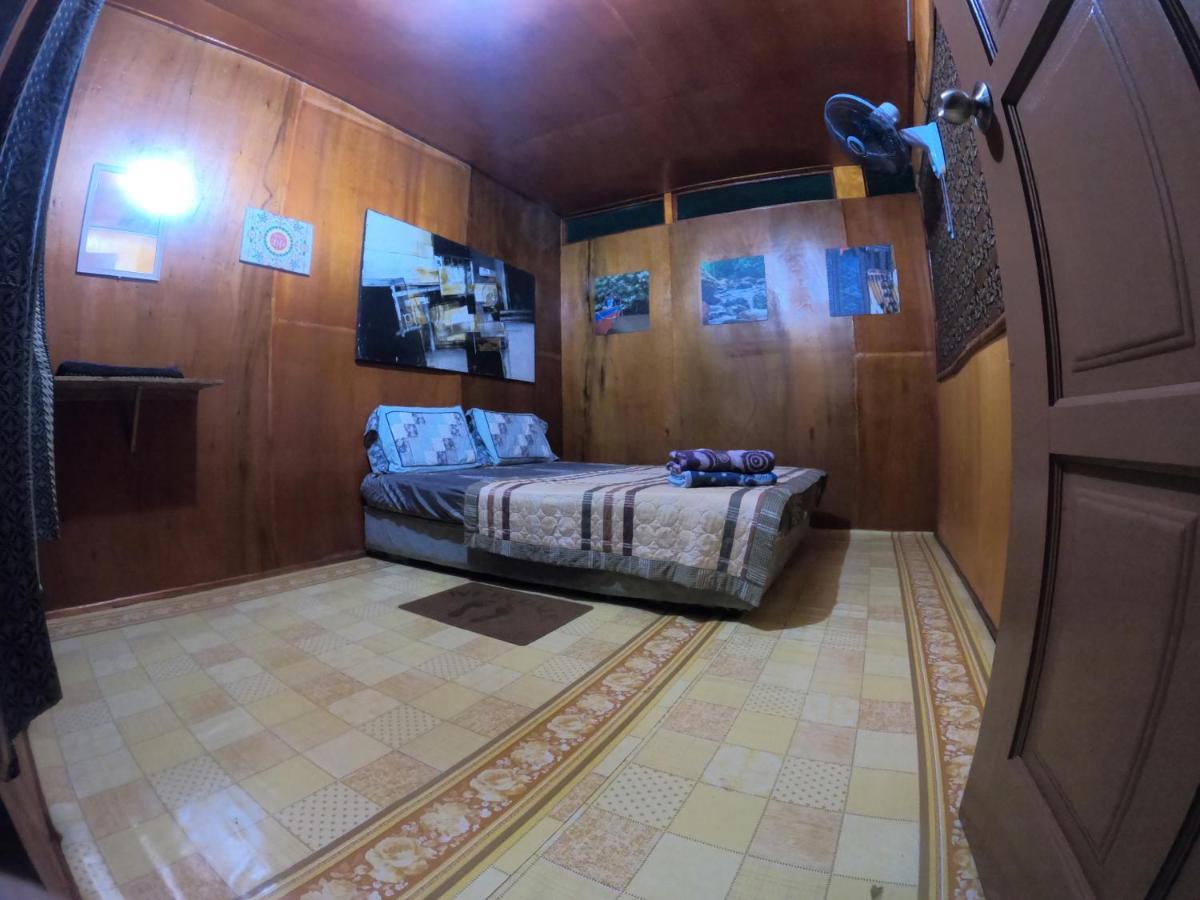 Tajau Laut Guesthouse Kudat Ngoại thất bức ảnh