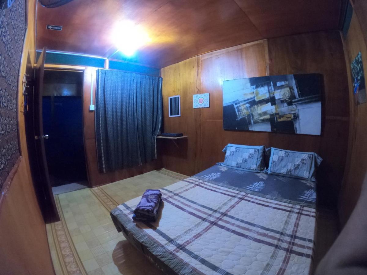 Tajau Laut Guesthouse Kudat Ngoại thất bức ảnh