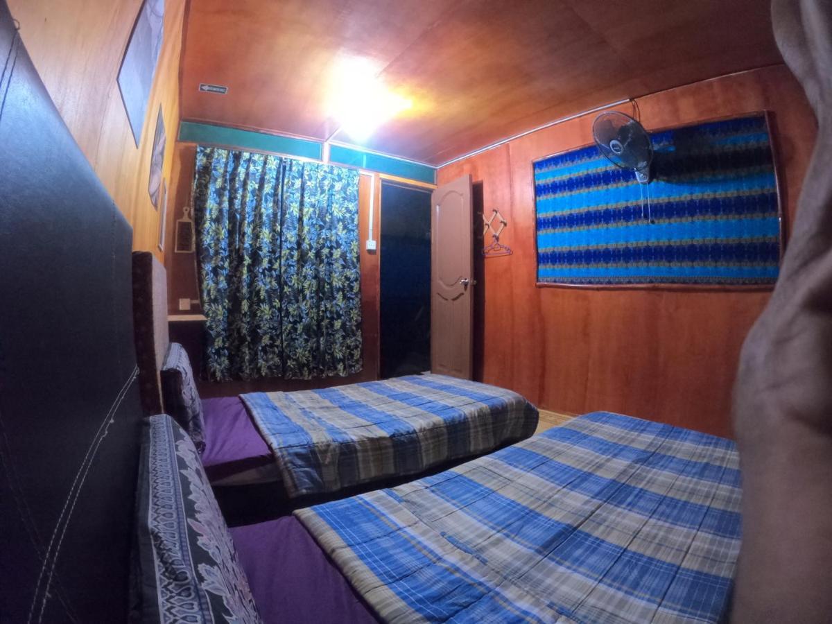 Tajau Laut Guesthouse Kudat Ngoại thất bức ảnh